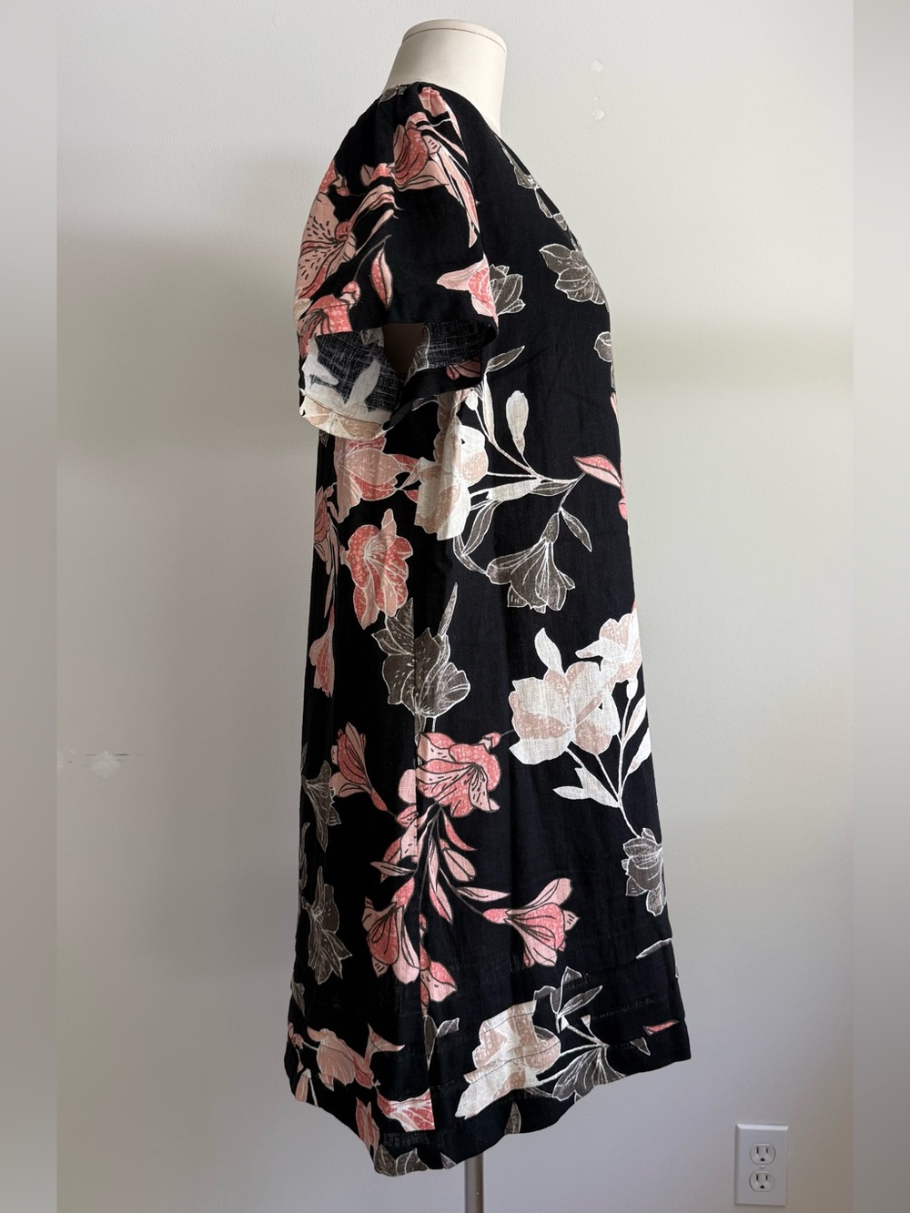 Nicole Miller Black Midi Dress with Pink and Cream Floral Design - Picture 6 of 11